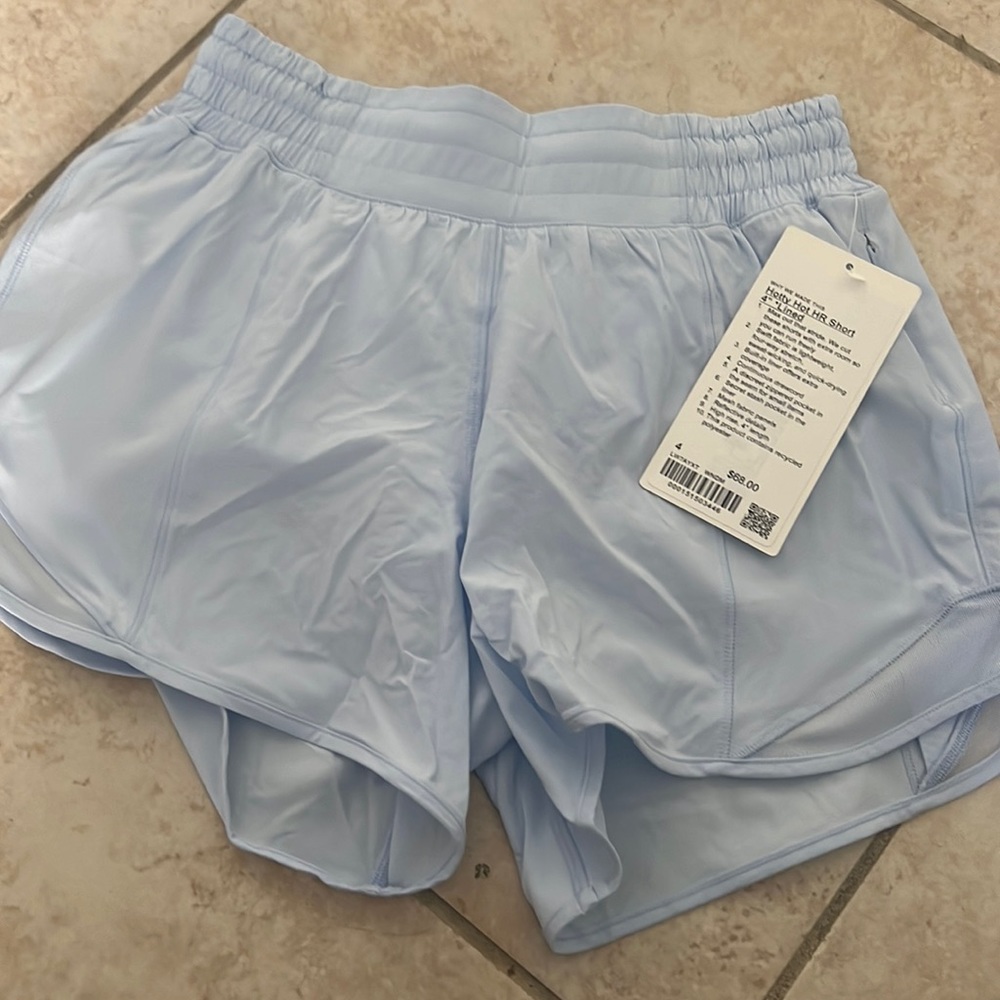 🍬NWT LULULEMON HOTTY HOT HR SHORT 4” lined🍬